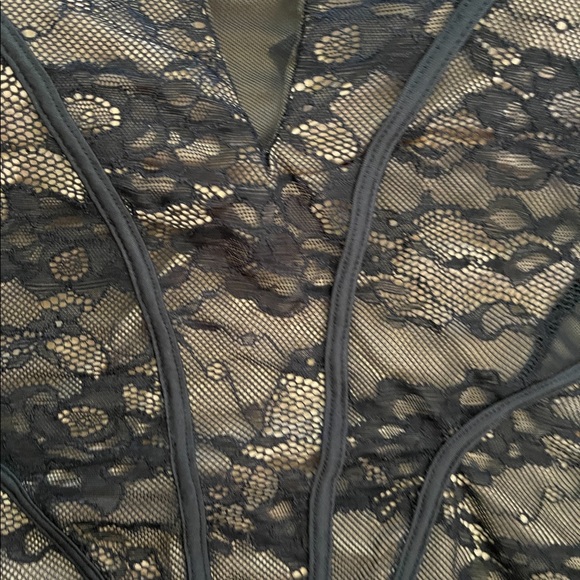 GUESS [LACE BODYSUIT] || SIZE M || - Picture 3 of 4